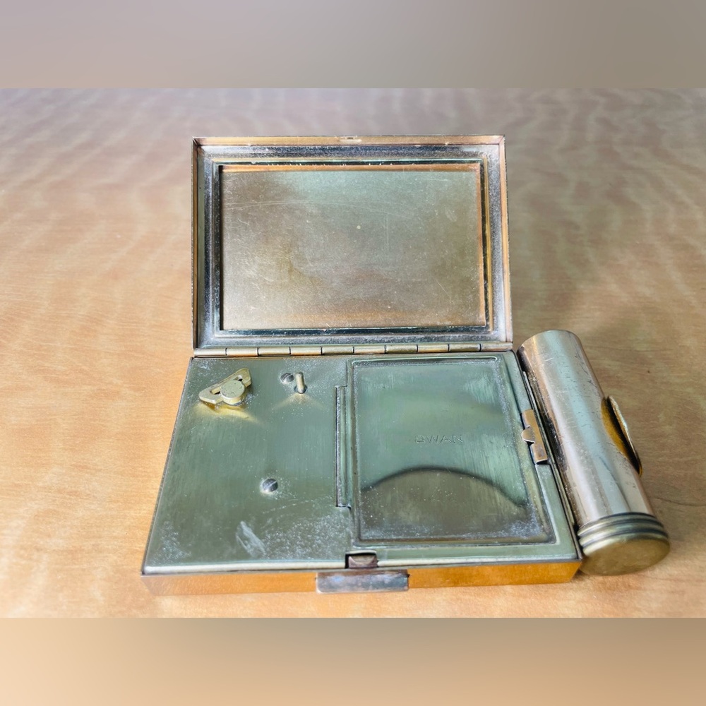 Vintage Japanese musical compact and lipstick holder - Picture 2 of 10